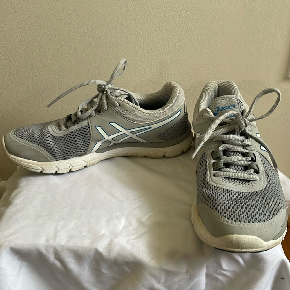 ASICS (Size 6.5) Gray Training Sneaker